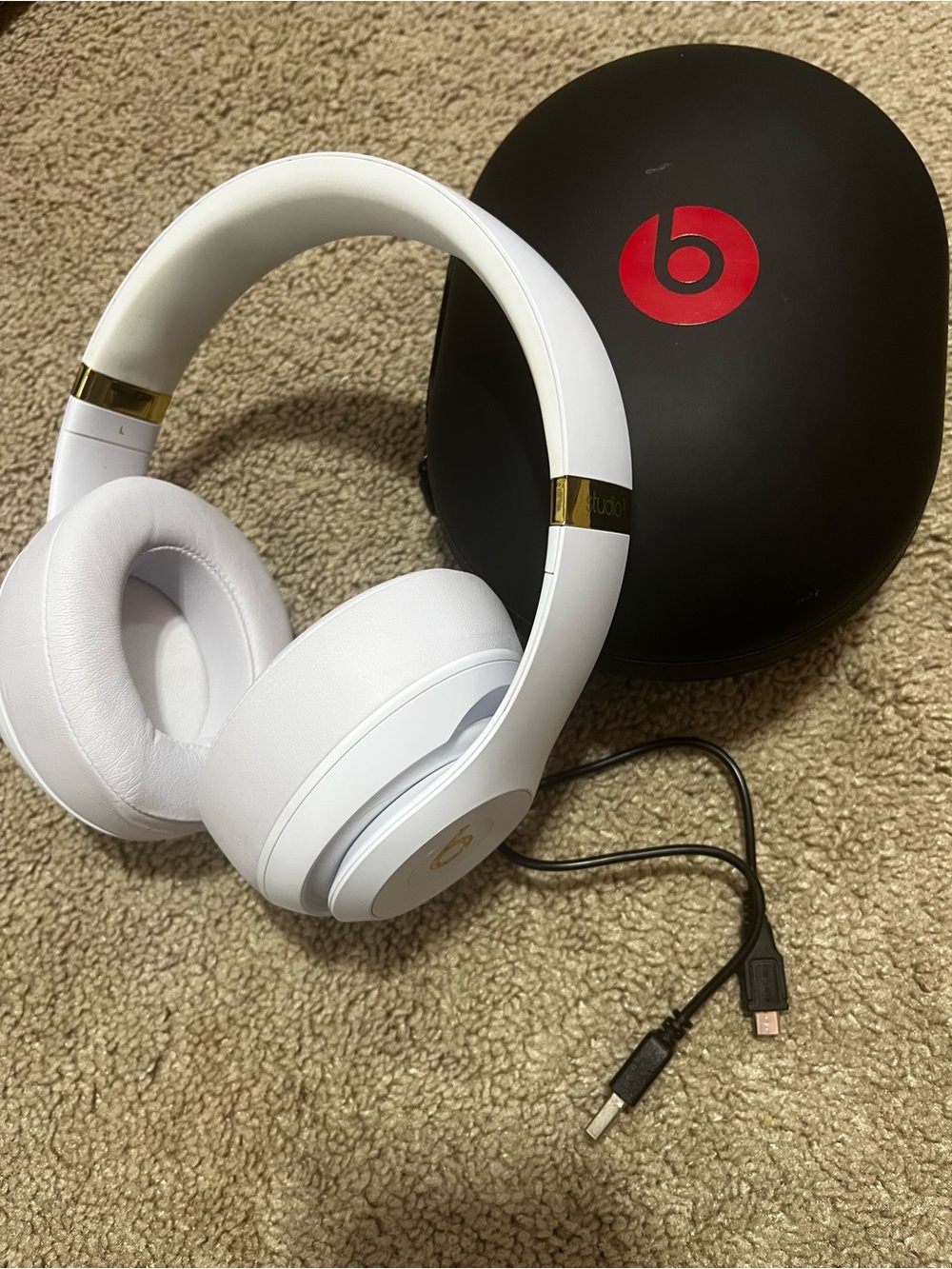 Beats by Dre studio 3 noise cancelling over ear headphones white gold